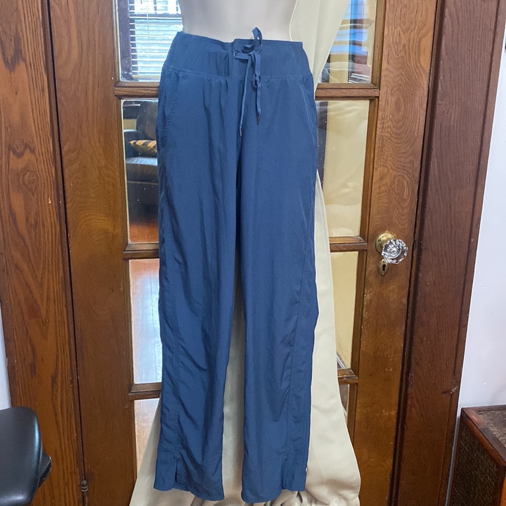 Champion women’s size small track pants  lightweight. Perfect for jogging.